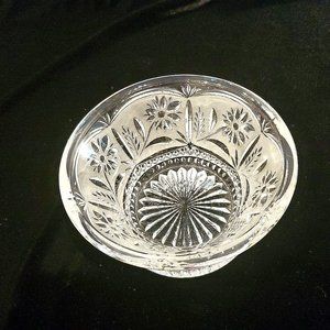 L@@K Elegant Crystal Cut Frosted Glass Candy Nut Dish Bowl Flowers Starburst 5"